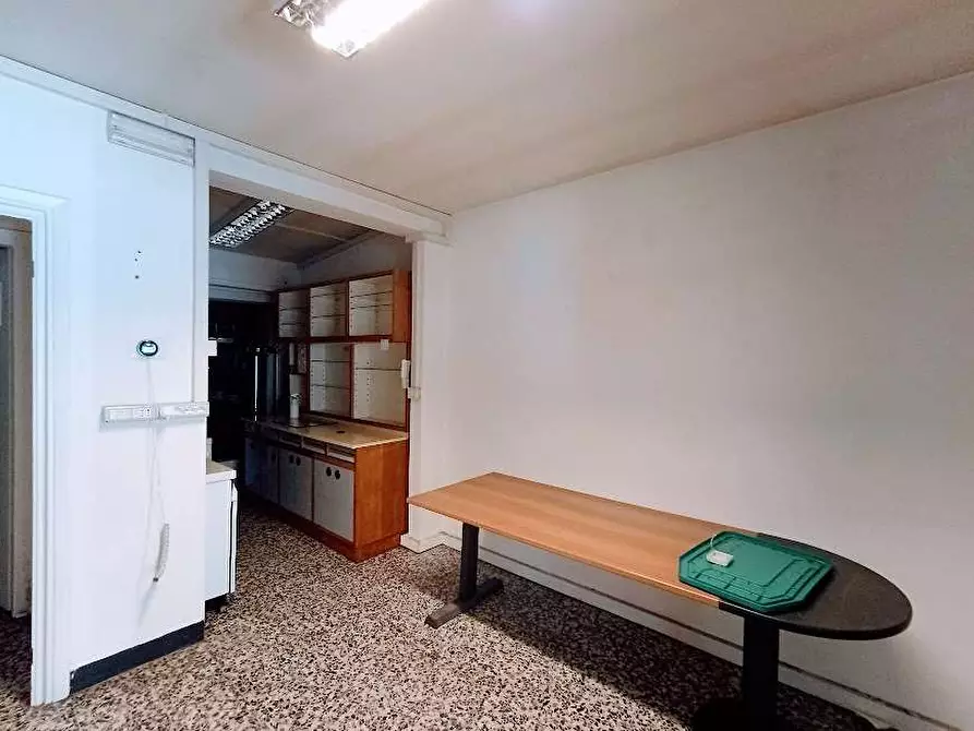 Immagine 21 di Negozio in vendita  in piazza fanfanini a Vogogna