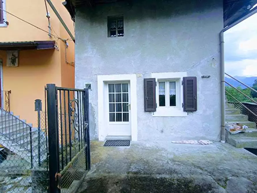 Immagine 1 di Casa indipendente in vendita  in frazione migiandone 120 d a Ornavasso