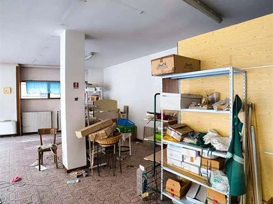 Immagine 25 di Negozio in vendita  in CENTRO 71 a Premosello-Chiovenda