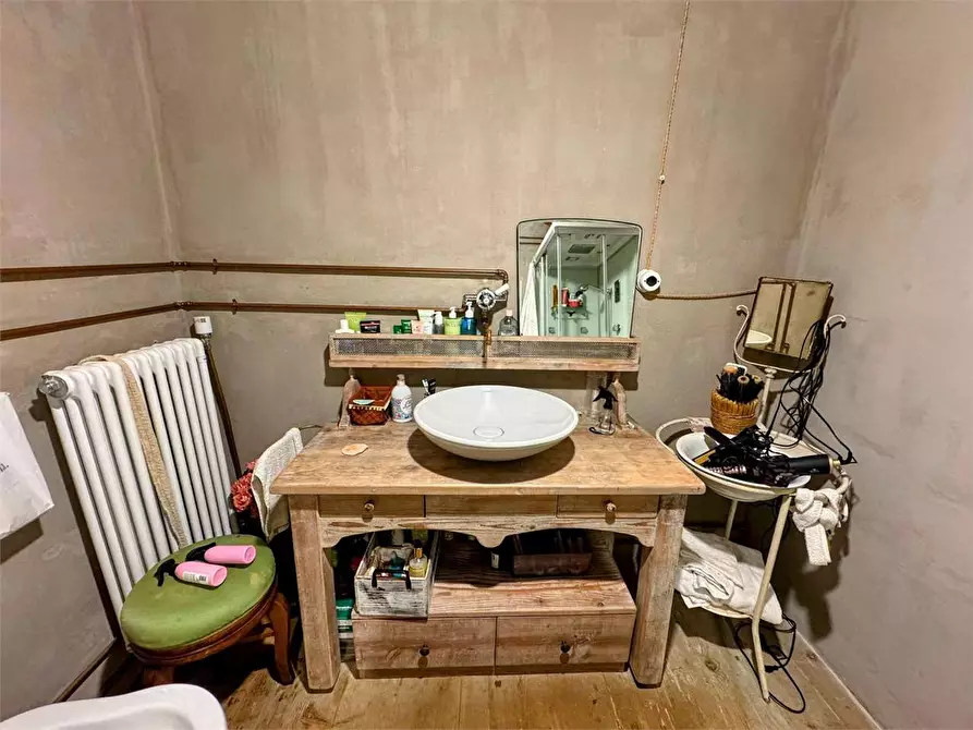 Immagine 51 di Villa in vendita  in centro a Craveggia