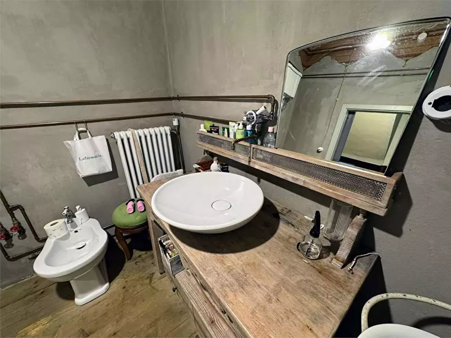 Immagine 52 di Villa in vendita  in centro a Craveggia