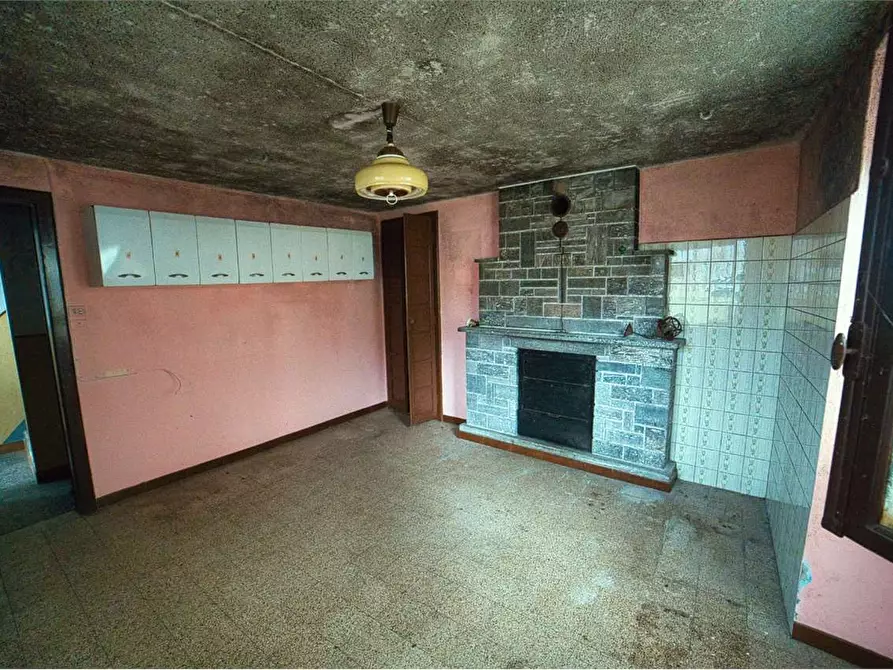 Immagine 11 di Porzione di casa in vendita  in  Via Tessera  7 a Trontano