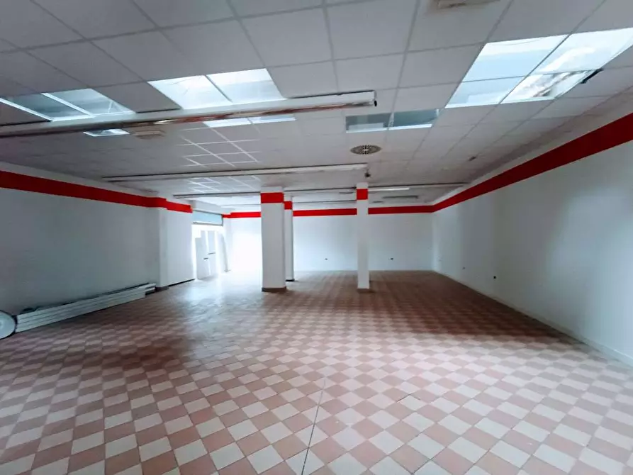 Immagine 20 di Negozio in vendita  in via beltrami a Villadossola