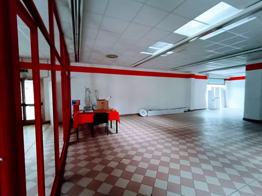 Immagine 19 di Negozio in vendita  in via beltrami a Villadossola