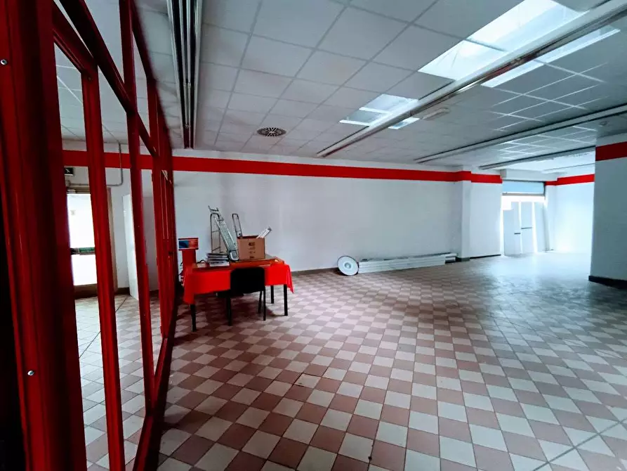 Immagine 18 di Negozio in vendita  in via beltrami a Villadossola