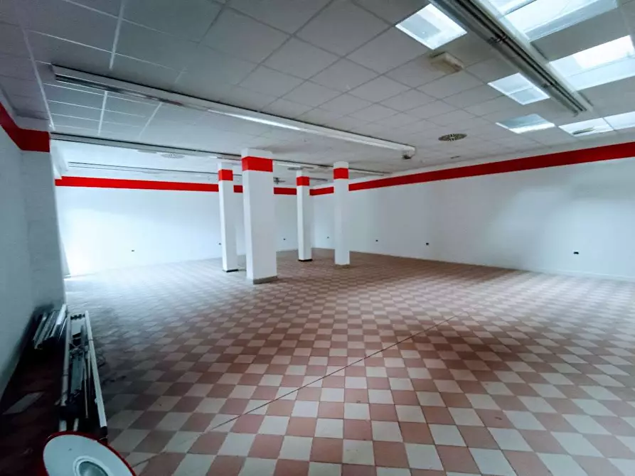 Immagine 5 di Negozio in vendita  in via beltrami a Villadossola