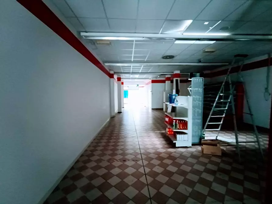 Immagine 13 di Negozio in vendita  in via beltrami a Villadossola