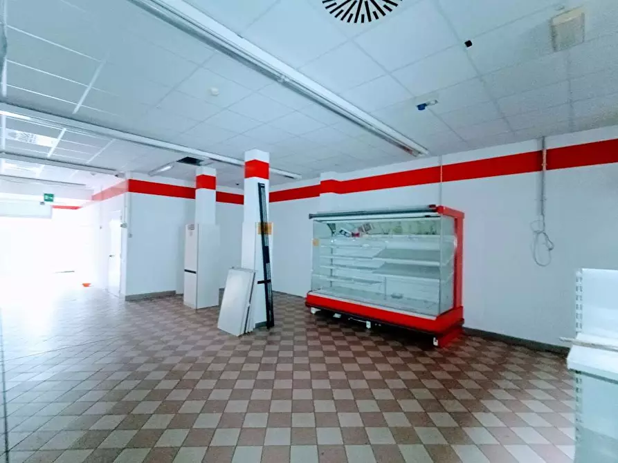 Immagine 12 di Negozio in vendita  in via beltrami a Villadossola