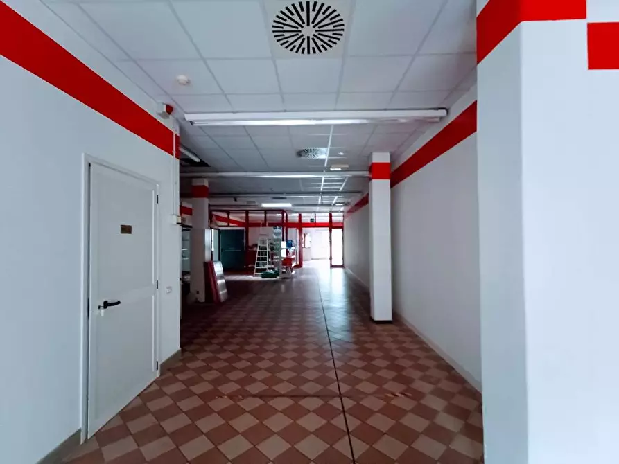 Immagine 9 di Negozio in vendita  in via beltrami a Villadossola