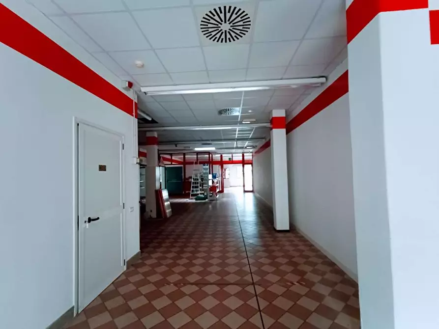 Immagine 10 di Negozio in vendita  in via beltrami a Villadossola