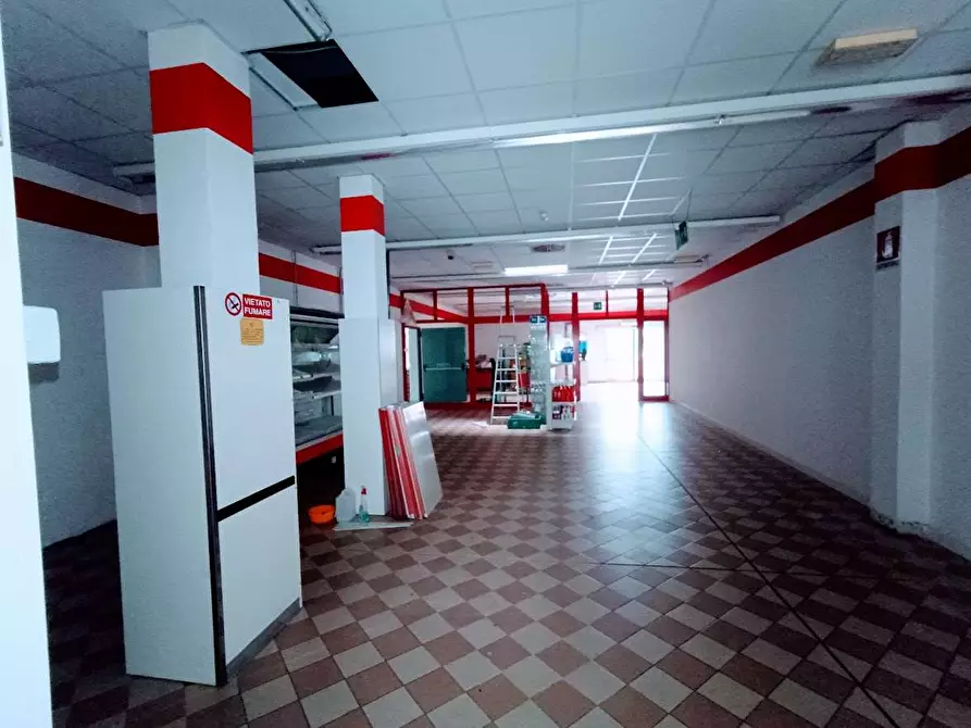 Immagine 8 di Negozio in vendita  in via beltrami a Villadossola