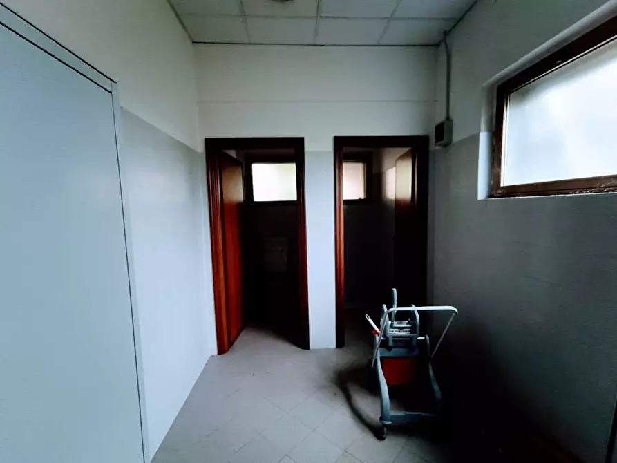 Immagine 30 di Negozio in vendita  in via beltrami a Villadossola