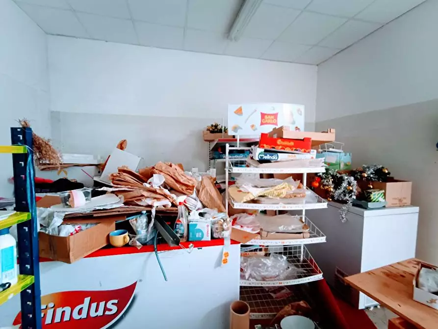 Immagine 32 di Negozio in vendita  in via beltrami a Villadossola