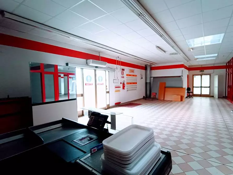 Immagine 6 di Negozio in vendita  in via beltrami a Villadossola