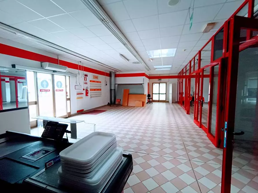 Immagine 4 di Negozio in vendita  in via beltrami a Villadossola