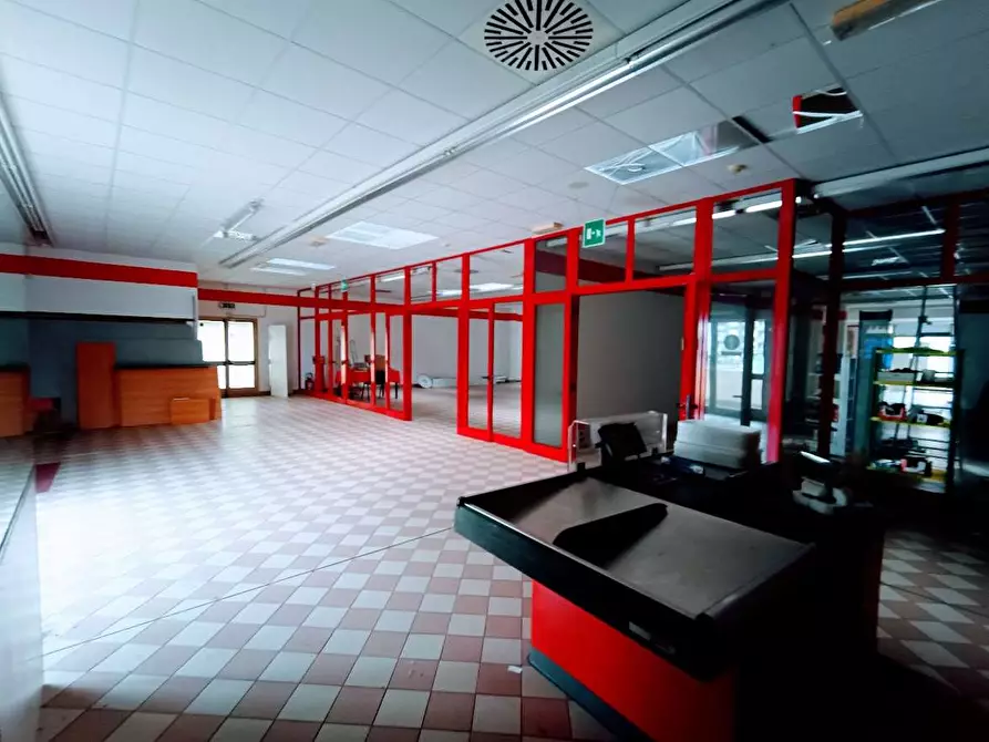 Immagine 23 di Negozio in vendita  in via beltrami a Villadossola