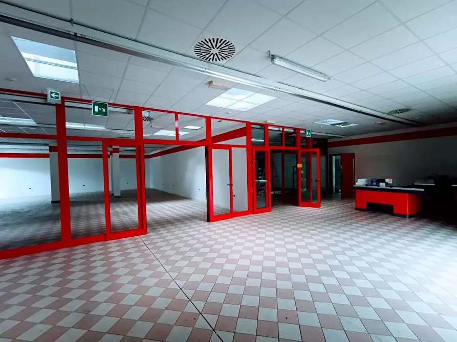 Immagine 27 di Negozio in vendita  in via beltrami a Villadossola