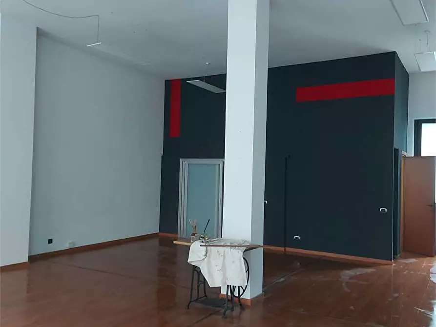 Immagine 23 di Negozio in vendita  in bianchi novello 83 a Villadossola