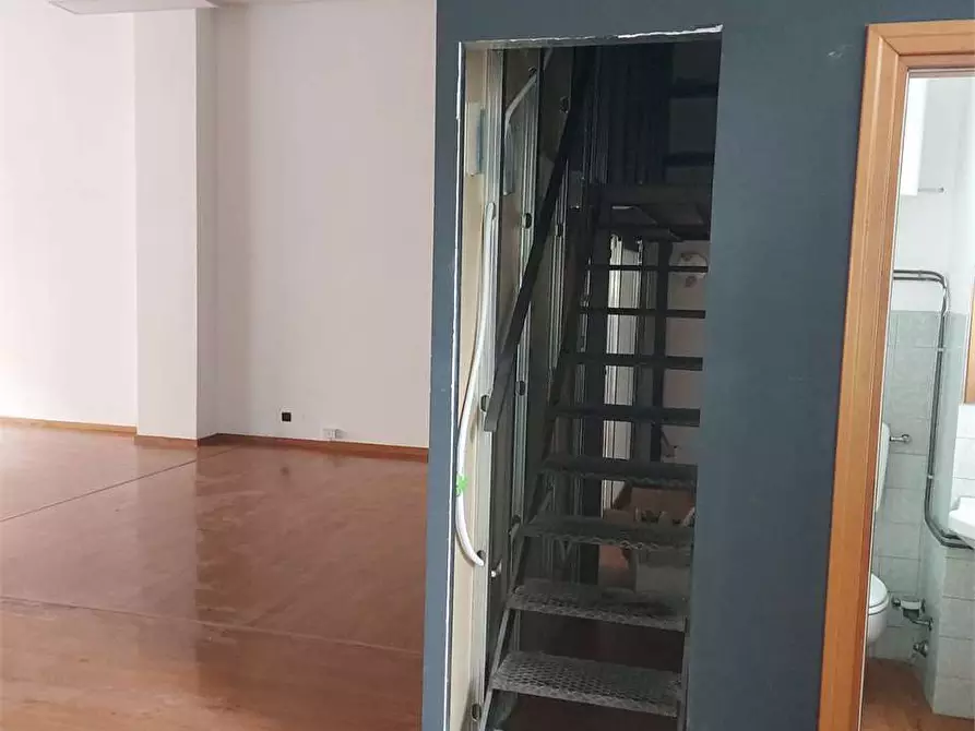 Immagine 11 di Negozio in vendita  in bianchi novello 83 a Villadossola