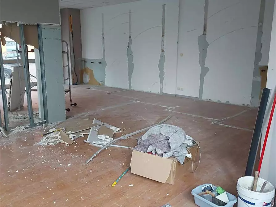 Immagine 19 di Negozio in vendita  in bianchi novello 83 a Villadossola