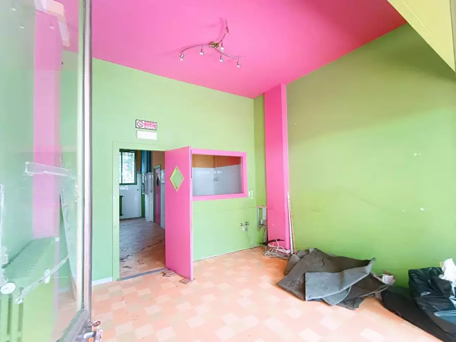 Immagine 3 di Negozio in vendita  in piazza della repubblica  17 a Villadossola