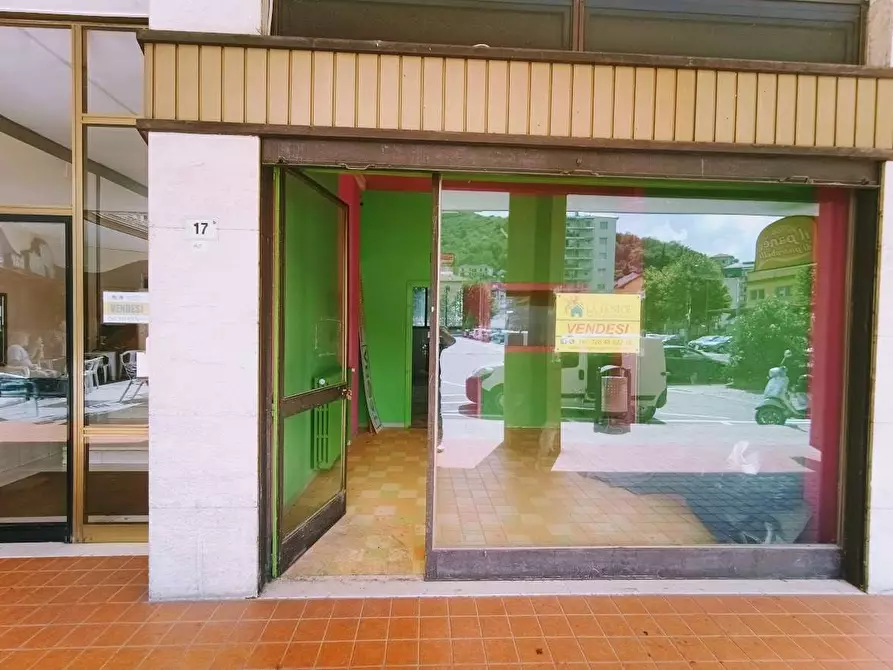 Immagine 1 di Negozio in vendita  in piazza della repubblica  17 a Villadossola