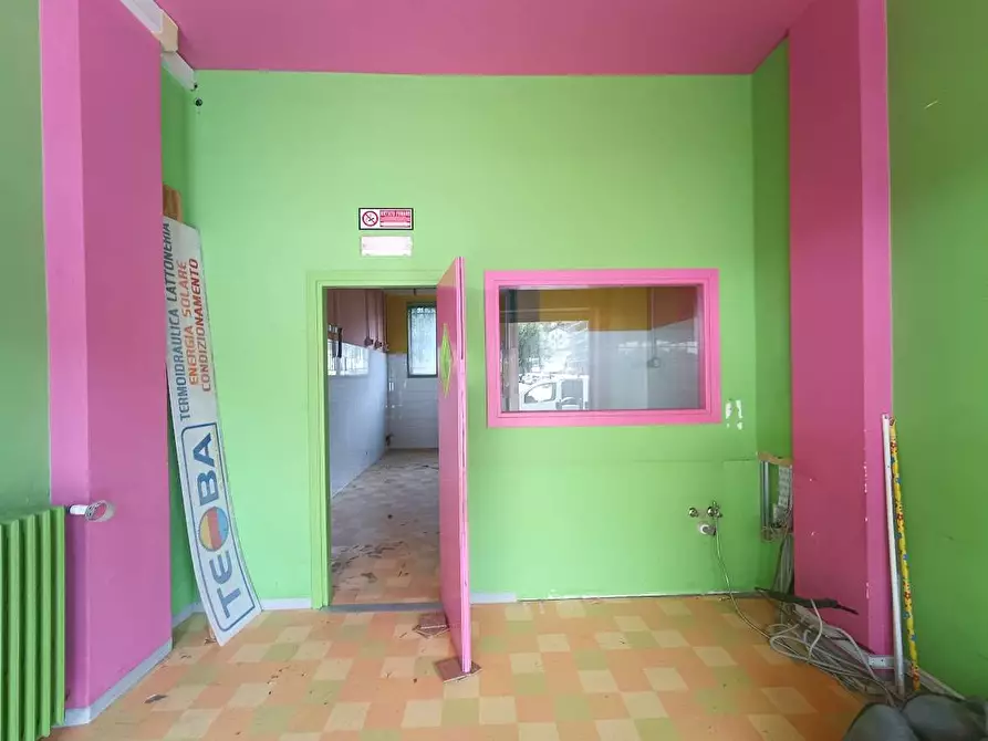 Immagine 22 di Negozio in vendita  in piazza della repubblica  17 a Villadossola