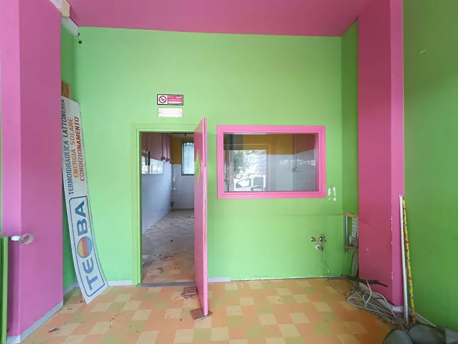 Immagine 23 di Negozio in vendita  in piazza della repubblica  17 a Villadossola