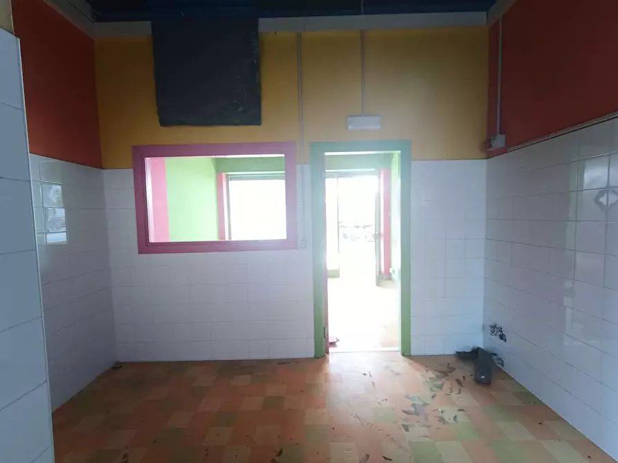 Immagine 7 di Negozio in vendita  in piazza della repubblica  17 a Villadossola