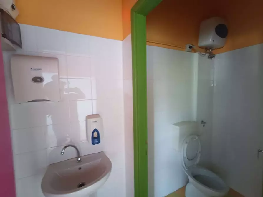 Immagine 15 di Negozio in vendita  in piazza della repubblica  17 a Villadossola