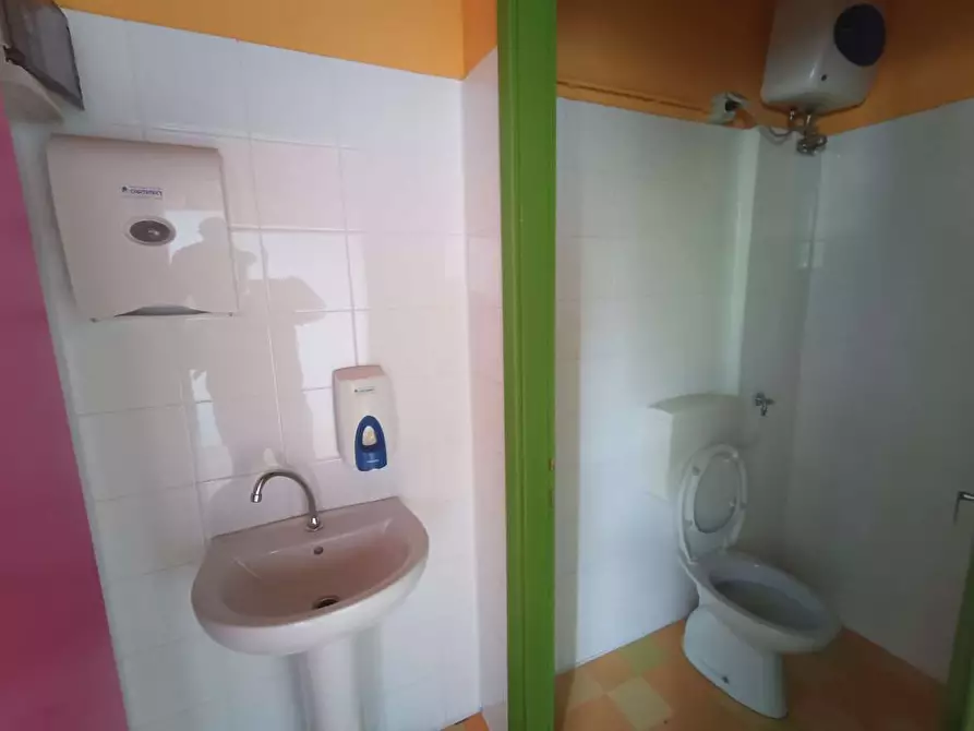 Immagine 14 di Negozio in vendita  in piazza della repubblica  17 a Villadossola