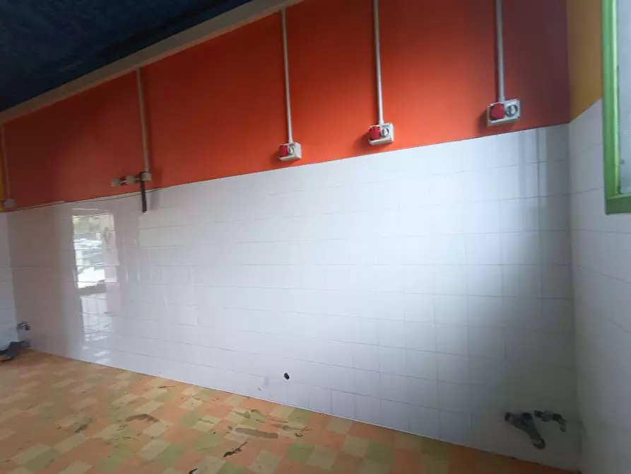 Immagine 9 di Negozio in vendita  in piazza della repubblica  17 a Villadossola