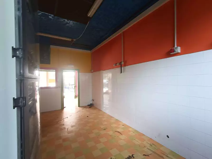 Immagine 8 di Negozio in vendita  in piazza della repubblica  17 a Villadossola