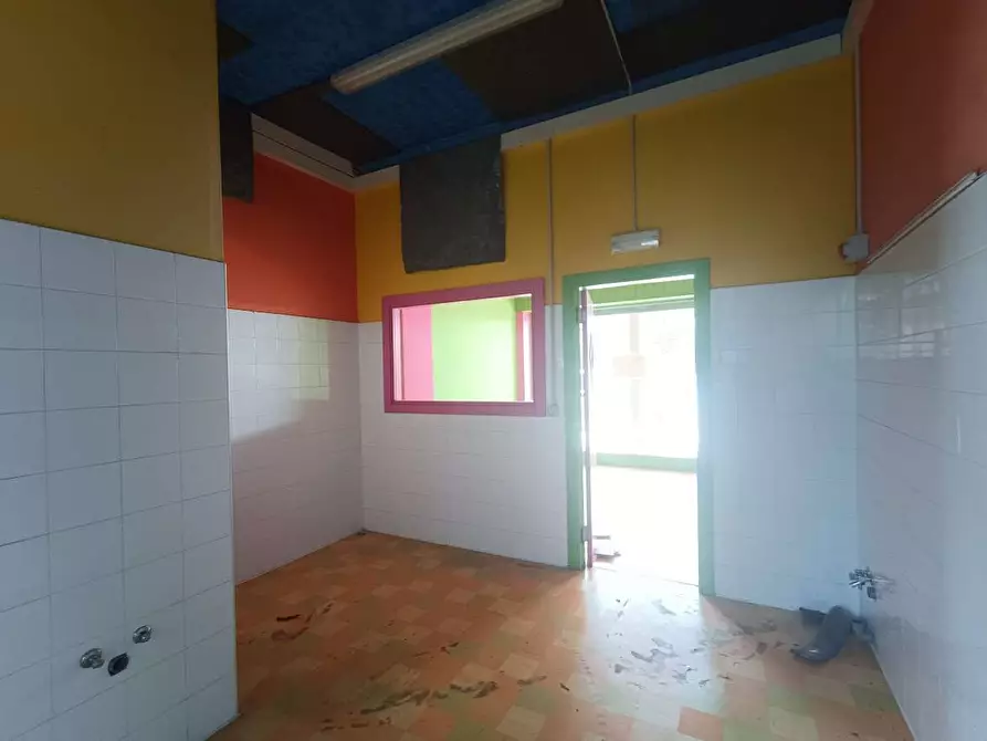 Immagine 10 di Negozio in vendita  in piazza della repubblica  17 a Villadossola