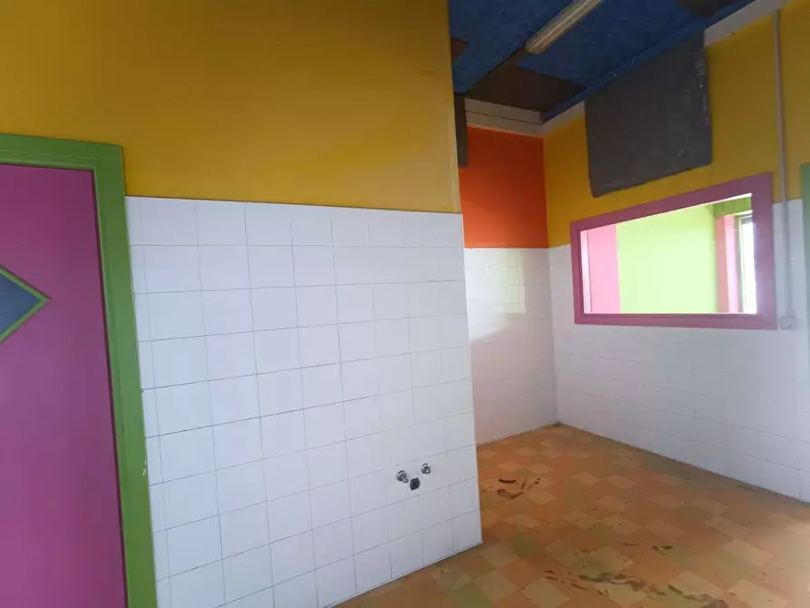 Immagine 13 di Negozio in vendita  in piazza della repubblica  17 a Villadossola