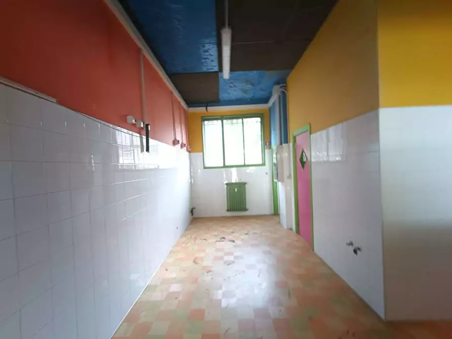 Immagine 11 di Negozio in vendita  in piazza della repubblica  17 a Villadossola