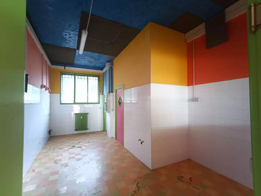 Immagine 19 di Negozio in vendita  in piazza della repubblica  17 a Villadossola