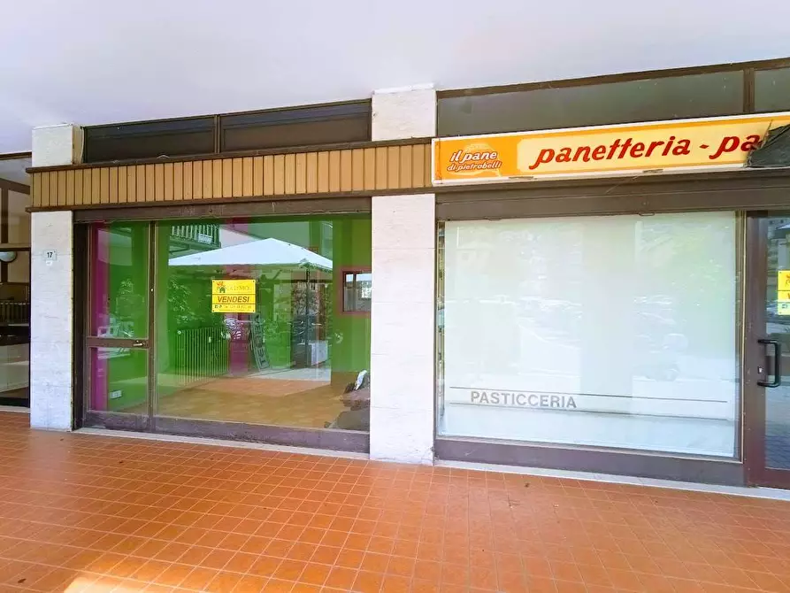 Immagine 1 di Negozio in vendita  in piazza della repubblica  17 a Villadossola