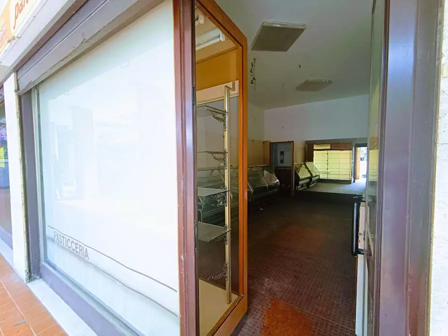 Immagine 3 di Negozio in vendita  in piazza della repubblica  17 a Villadossola