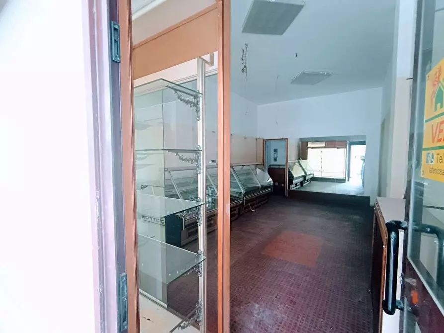 Immagine 4 di Negozio in vendita  in piazza della repubblica  17 a Villadossola