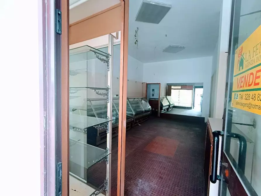 Immagine 5 di Negozio in vendita  in piazza della repubblica  17 a Villadossola