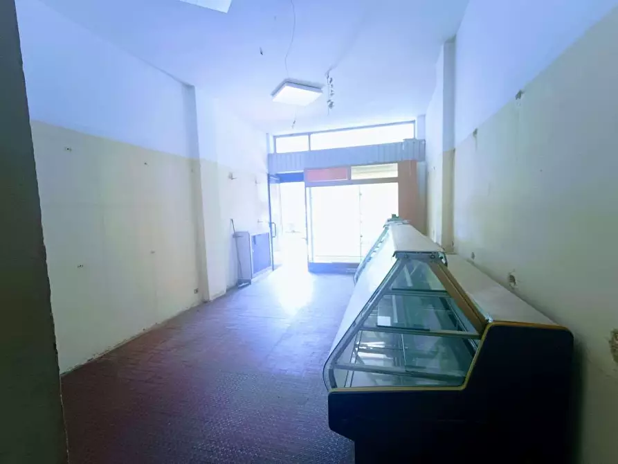 Immagine 17 di Negozio in vendita  in piazza della repubblica  17 a Villadossola