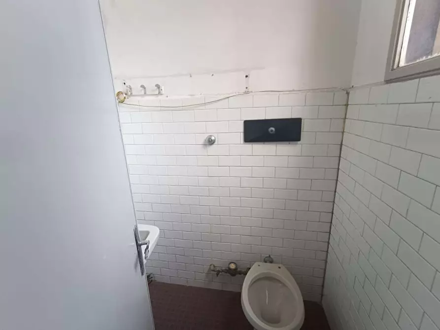 Immagine 26 di Negozio in vendita  in piazza della repubblica  17 a Villadossola