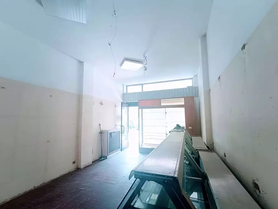 Immagine 12 di Negozio in vendita  in piazza della repubblica  17 a Villadossola