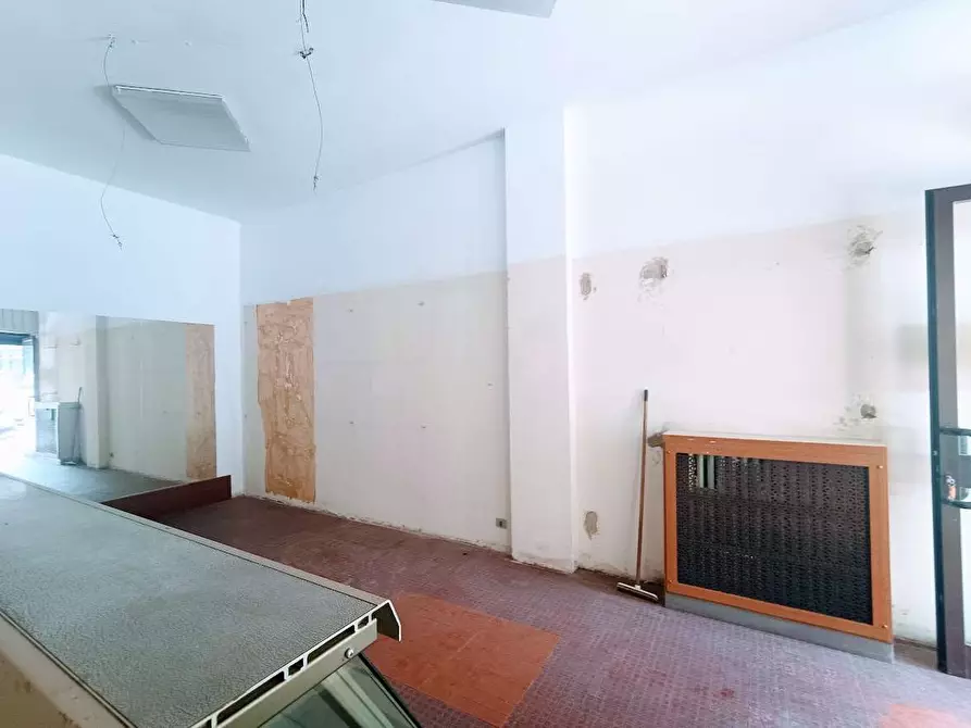 Immagine 10 di Negozio in vendita  in piazza della repubblica  17 a Villadossola