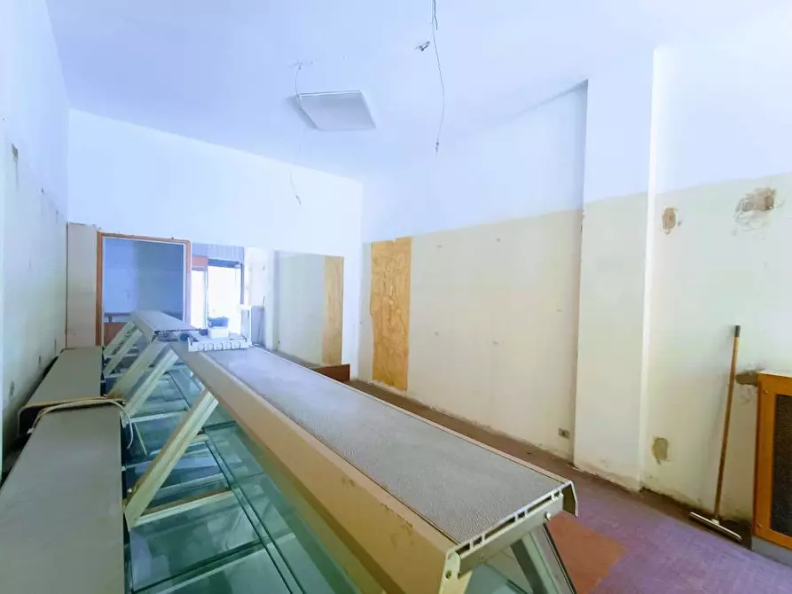 Immagine 9 di Negozio in vendita  in piazza della repubblica  17 a Villadossola