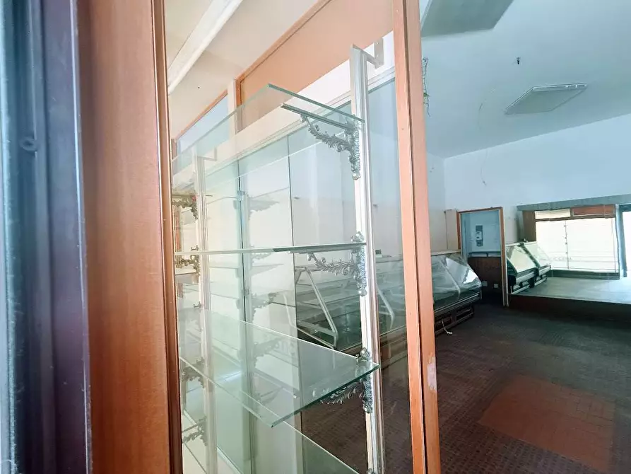 Immagine 7 di Negozio in vendita  in piazza della repubblica  17 a Villadossola