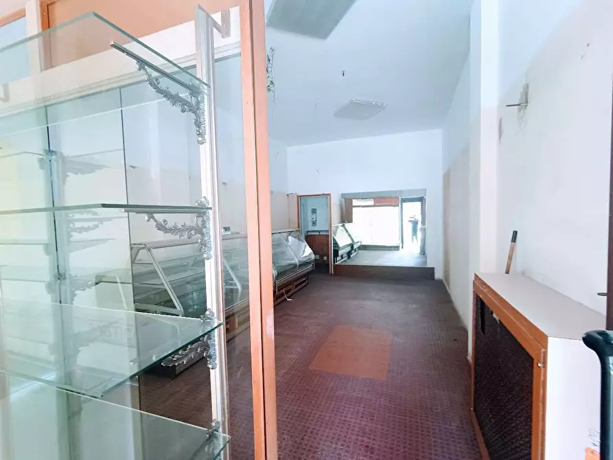 Immagine 6 di Negozio in vendita  in piazza della repubblica  17 a Villadossola