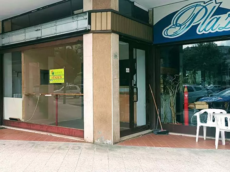 Immagine 3 di Negozio in vendita  in piazza della repubblica  17 a Villadossola