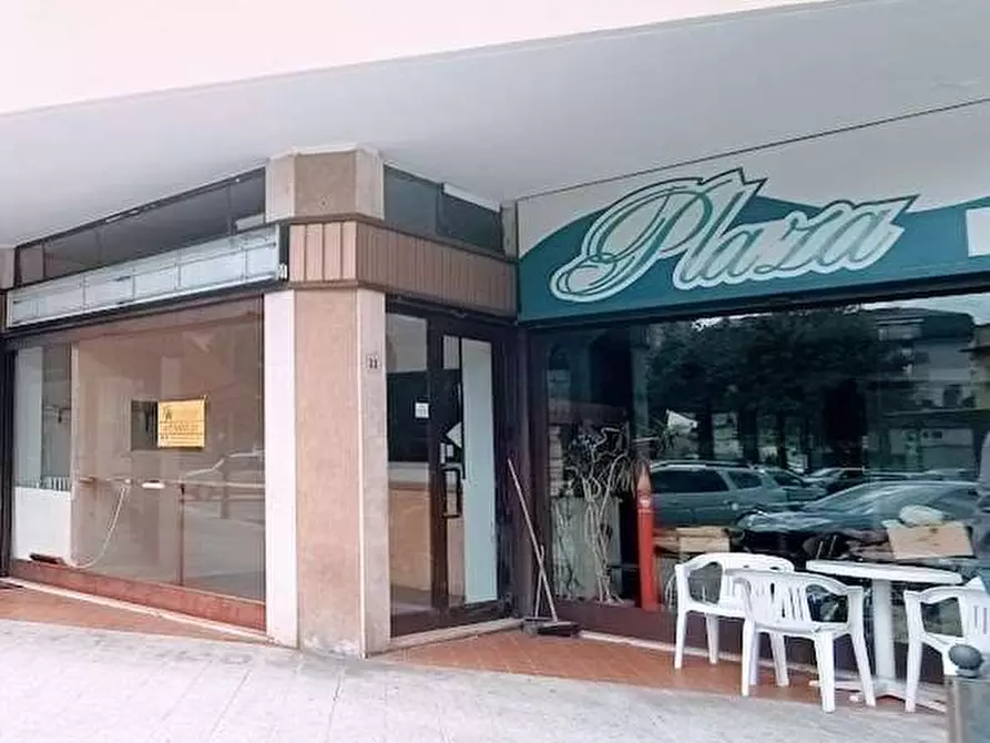 Immagine 2 di Negozio in vendita  in piazza della repubblica  17 a Villadossola